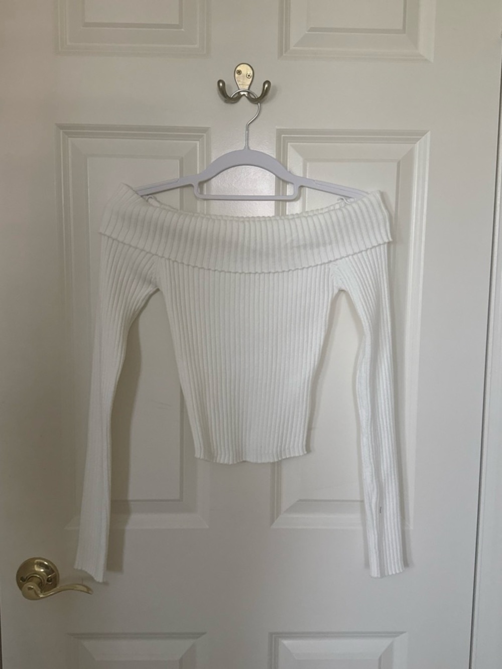 Off-Shoulder Ribbed Knit Sweater - White